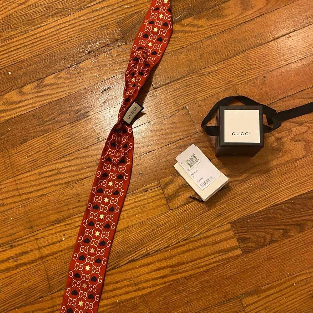 Gucci silk neck bow
